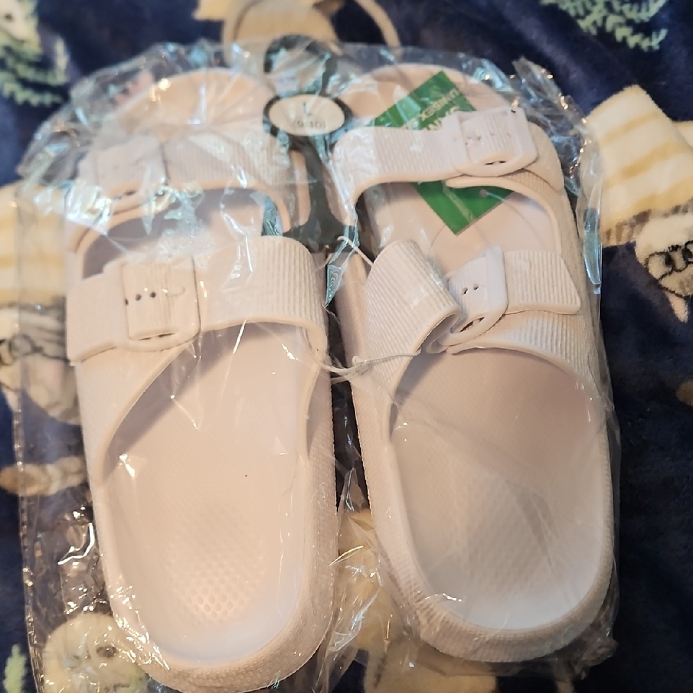 BRAND NEW ** Womens White Sandals